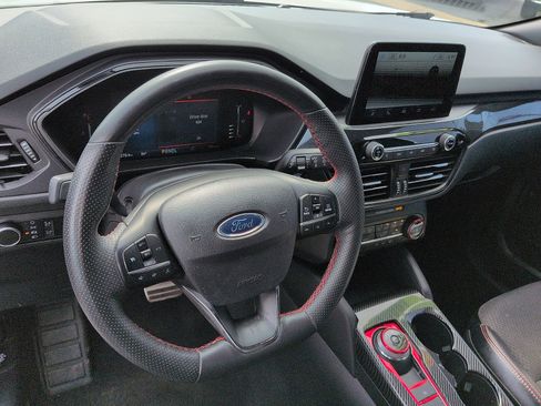 Used 2023 Ford Escape ST-Line w/ Cold Weather Package FWD image 9