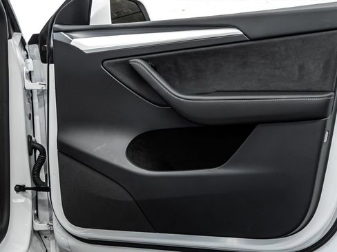 Used 2023 Tesla Model Y Performance AWD/4WD image 18