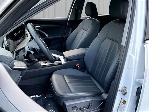 Used 2025 Audi Q5 Premium w/ Convenience Package image 21