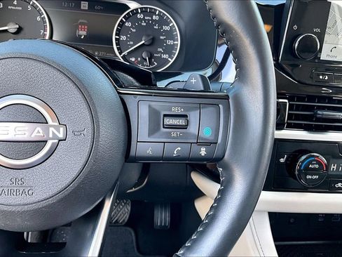 Used 2023 Nissan Pathfinder SL AWD/4WD image 12