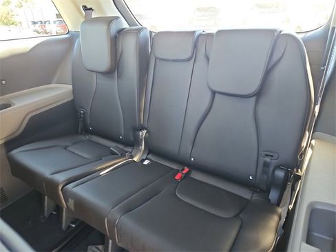 New 2026 Kia Carnival LXS image 10