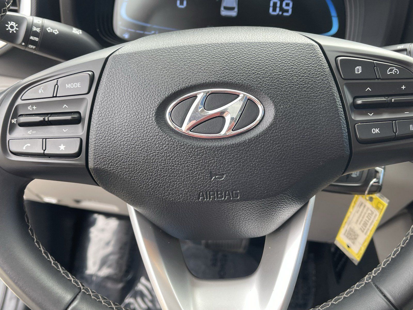 Used 2023 Hyundai Venue SEL FWD image 21