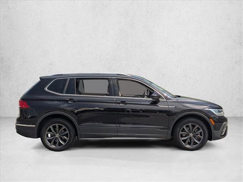 Used 2022 Volkswagen Tiguan SE FWD image 4