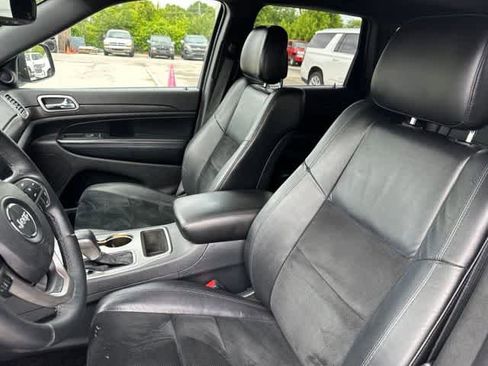 Used 2017 Jeep Grand Cherokee Altitude AWD/4WD image 3