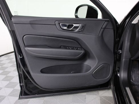 Certified 2025 Volvo XC60 B5 Core image 17