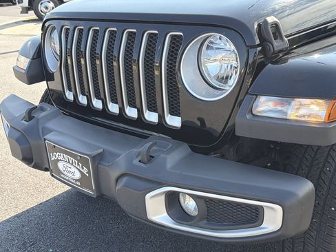 Used 2022 Jeep Wrangler Unlimited Sahara AWD/4WD image 30