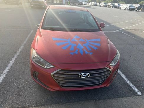 Used 2017 Hyundai Elantra Limited w/ Limited Tech Package 04 FWD image 2