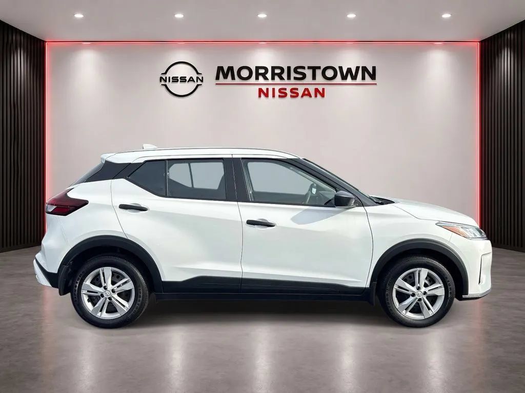 Used 2025 Nissan Kicks Play S FWD image 2