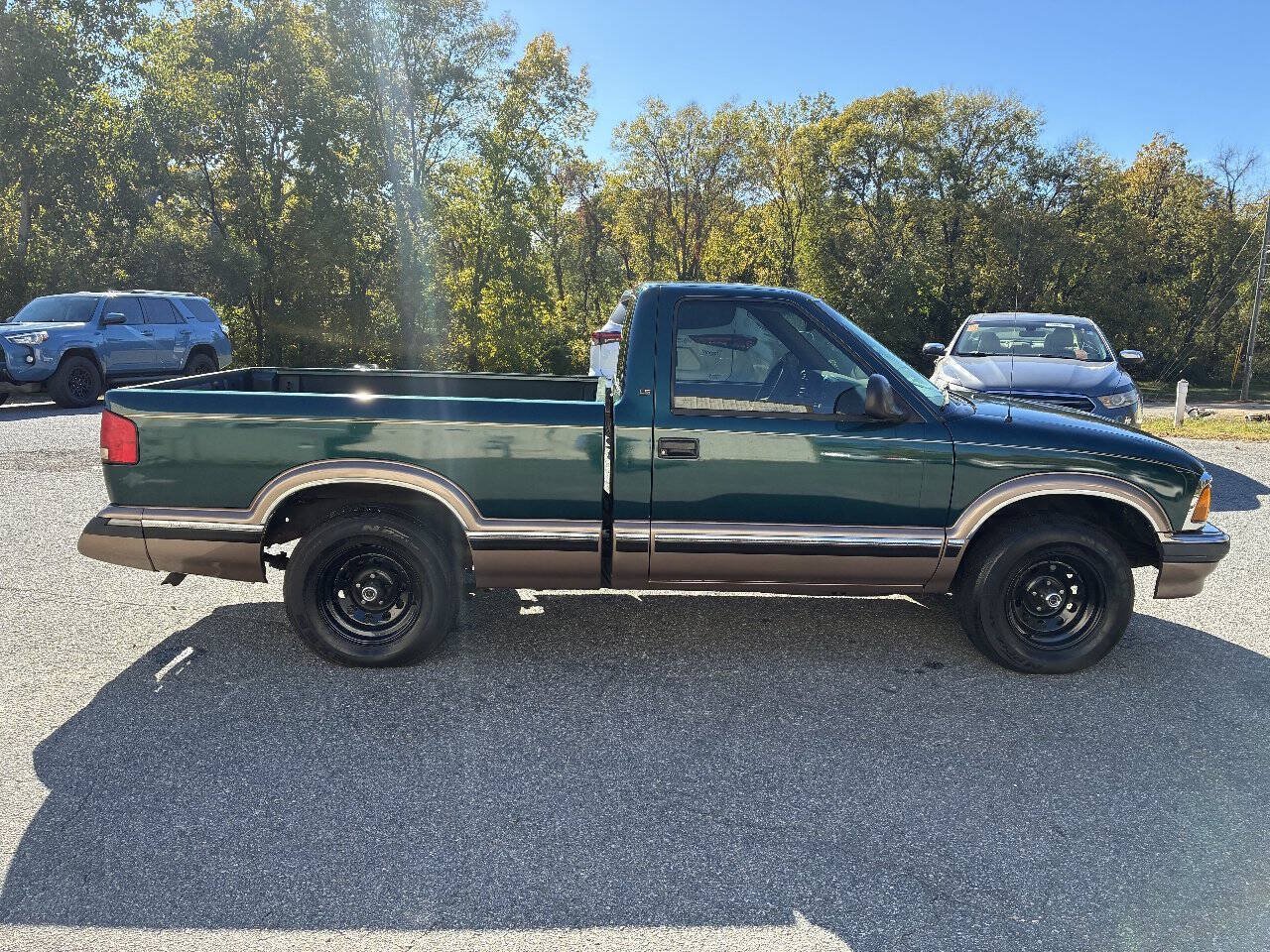 Used 1996 Chevrolet S10 Pickup LS RWD image 5