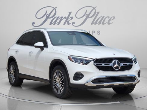 Certified 2025 Mercedes-Benz GLC 300 4MATIC image 4