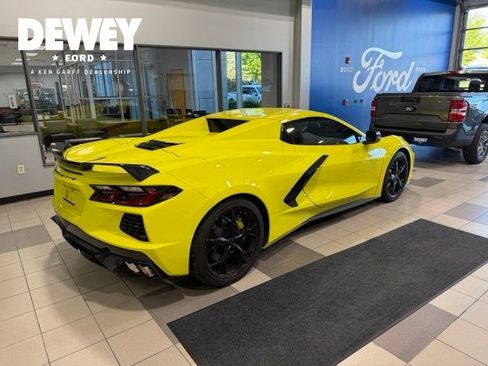 Used 2022 Chevrolet Corvette Stingray Premium Conv w/ Z51 Performance Package RWD image 11