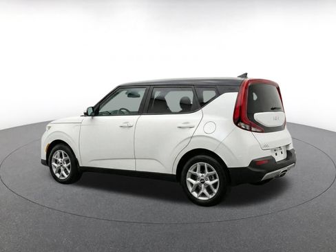 Used 2025 Kia Soul LX w/ LX Technology Package FWD image 7