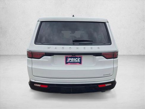 Used 2024 Jeep Wagoneer L Series III w/ Flexible Seating Group AWD/4WD image 6
