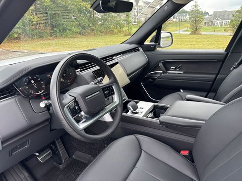 New 2025 Land Rover Range Rover Long Wheelbase SE image 19