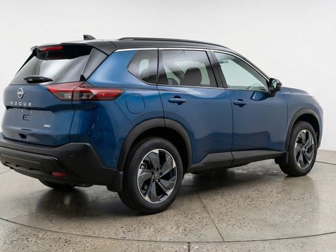 Used 2025 Nissan Rogue SV image 9