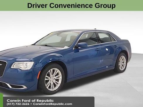 Used 2021 Chrysler 300 Touring w/ Driver Convenience Group image 3