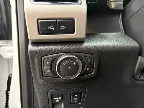 Used 2019 Ford F150 Lariat w/ Equipment Group 502A Luxury AWD/4WD image 13