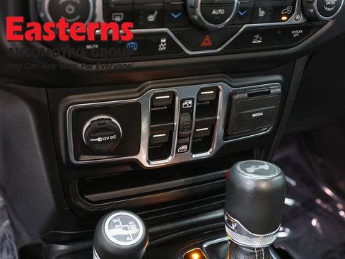 Used 2022 Jeep Wrangler Unlimited Sahara w/ Cold Weather Group AWD/4WD image 21