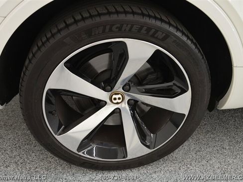 Used 2019 Bentley Bentayga AWD/4WD image 45