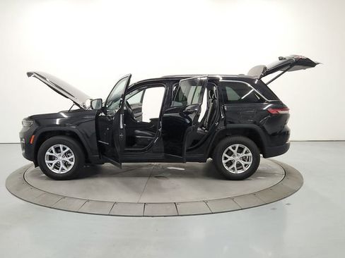 Used 2024 Jeep Grand Cherokee Limited image 12