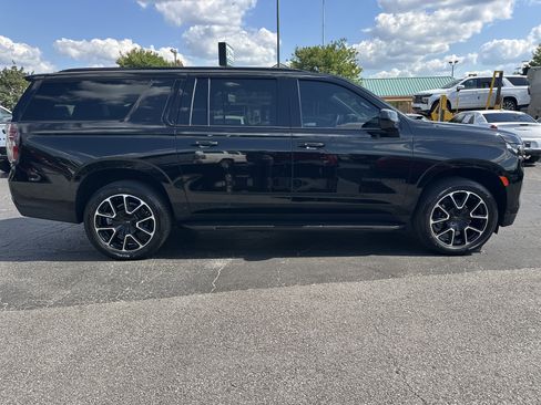 Used 2023 Chevrolet Suburban RST RWD image 9