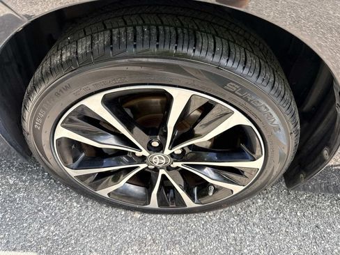 Used 2018 Toyota Corolla SE FWD image 11