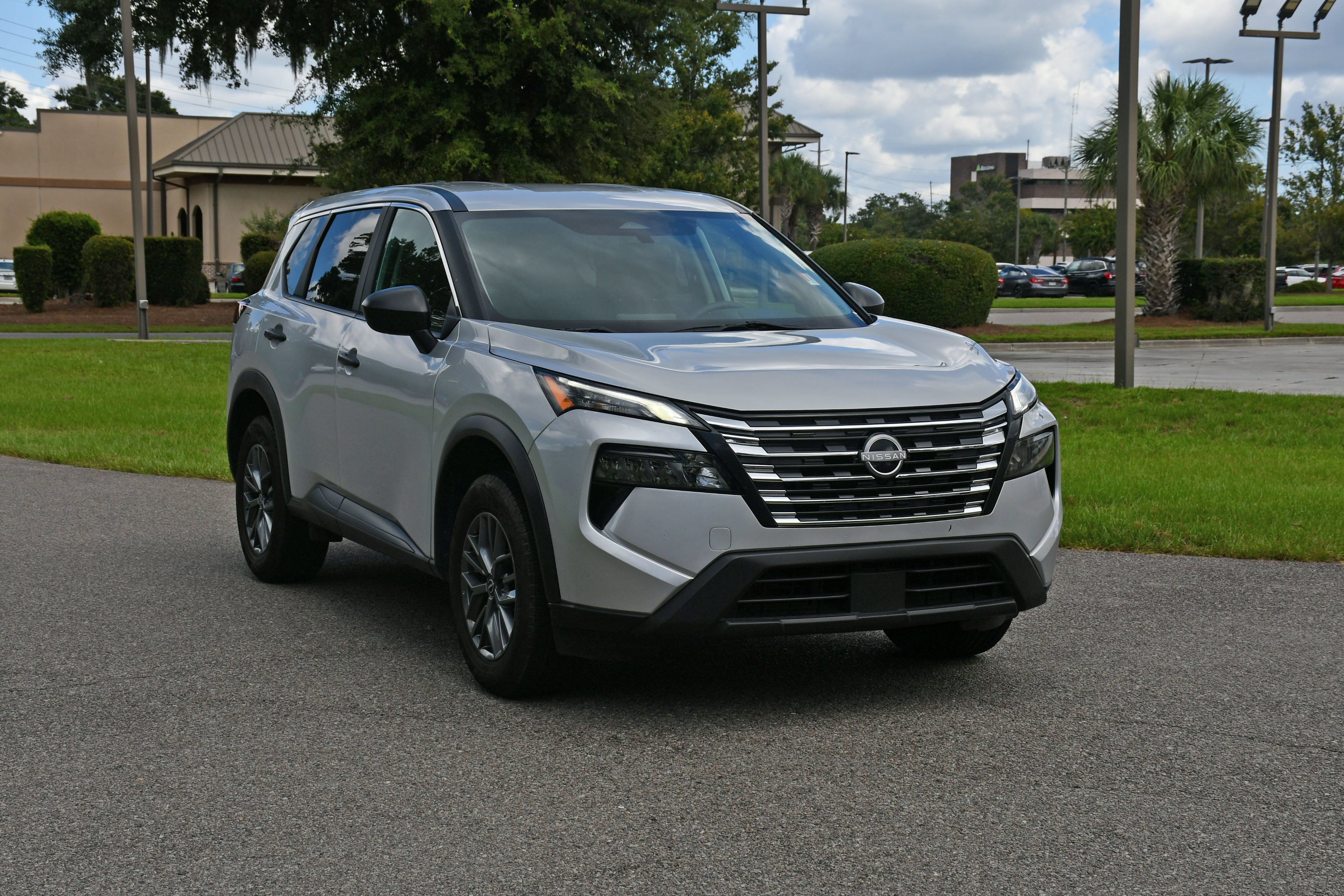 Used 2024 Nissan Rogue S FWD image 6