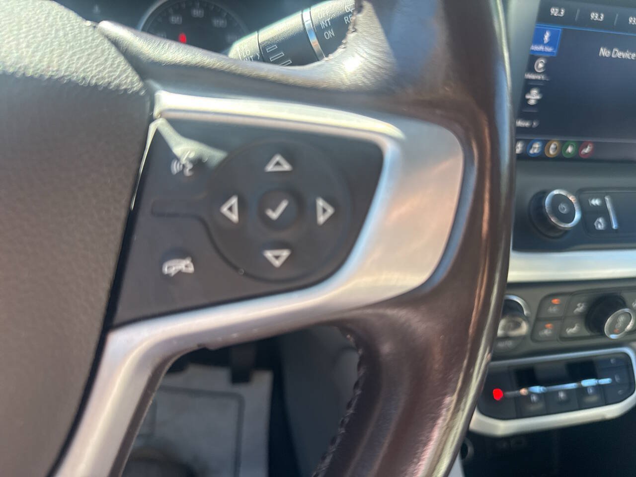 Used 2021 GMC Acadia SLT FWD image 42