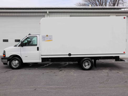 Used 2024 Chevrolet Express 3500 w/ Power Convenience Package image 6