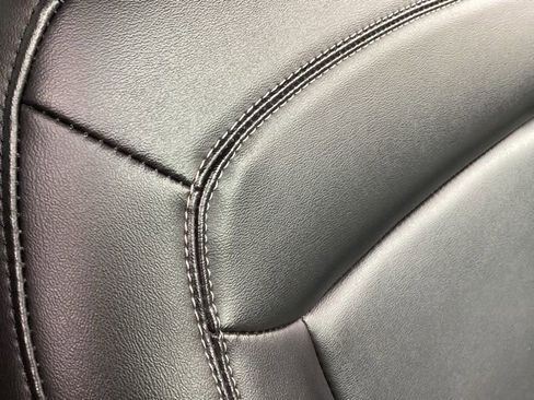 Used 2022 Ford Explorer XLT w/ Equipment Group 202A image 20