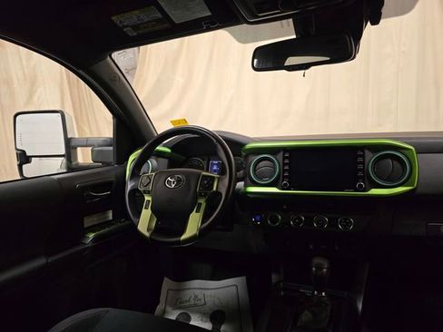Used 2020 Toyota Tacoma TRD Off-Road image 29