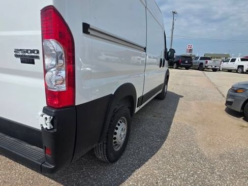 Used 2024 RAM ProMaster 2500 w/ Convenience Group FWD image 7
