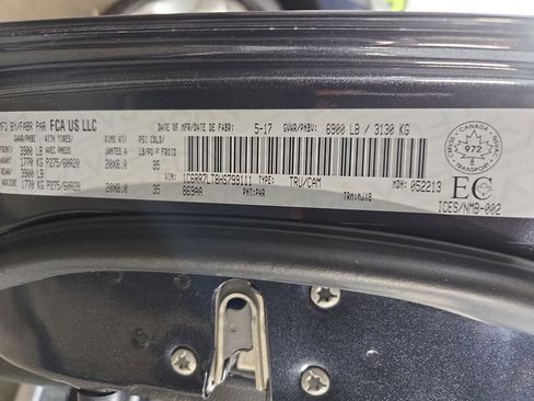 Used 2017 RAM 1500 Classic SLT w/ SLT Plus D￩cor Group image 37