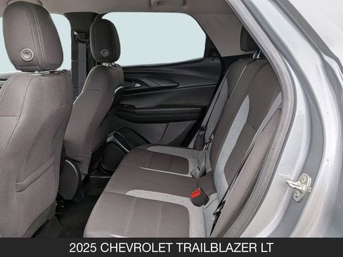 Used 2025 Chevrolet TrailBlazer LT FWD image 16