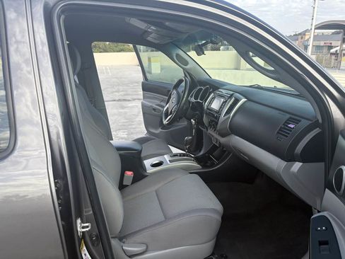 Used 2015 Toyota Tacoma PreRunner image 22