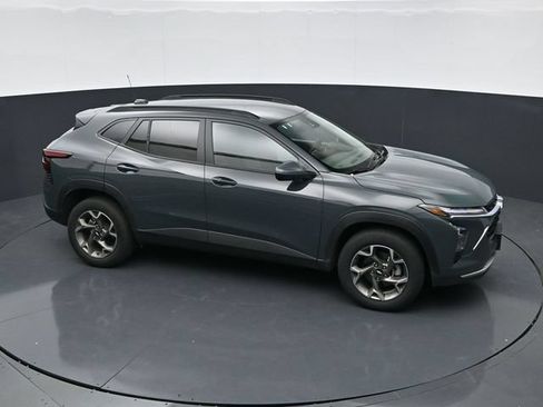 Used 2025 Chevrolet Trax LT w/ LT Convenience Package FWD image 30