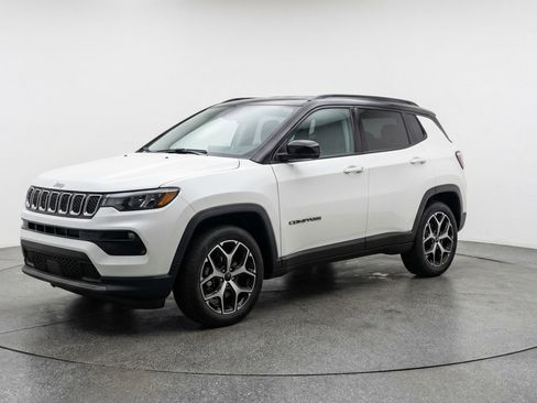 Used 2025 Jeep Compass Limited image 3