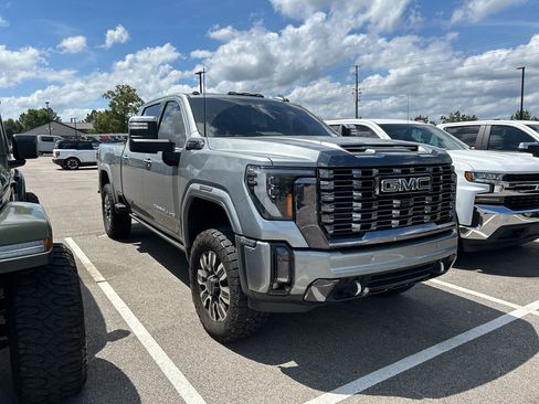 Used 2024 GMC Sierra 2500 Denali Ultimate AWD/4WD image 2