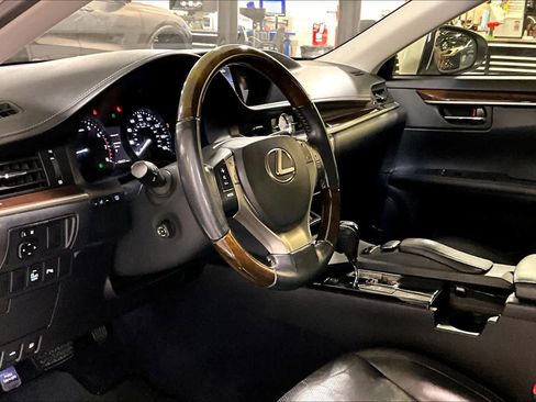 Used 2014 Lexus ES 350 w/ Luxury Package FWD image 17