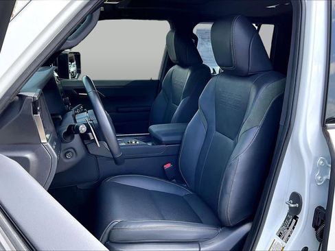 Used 2024 Lexus GX 550 AWD/4WD image 7