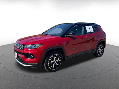Used 2025 Jeep Compass Limited AWD/4WD image 2