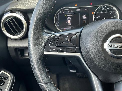 Used 2021 Nissan Versa SR image 17