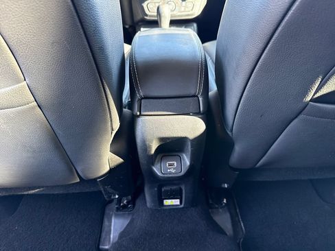 Used 2018 Jeep Renegade Limited AWD/4WD image 11