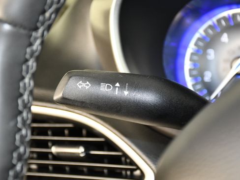 Used 2023 Chrysler Pacifica Touring-L image 23