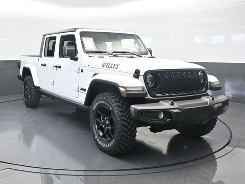 Used 2024 Jeep Gladiator Sport image 9