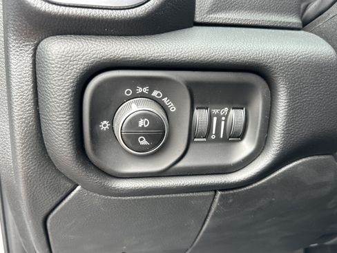 New 2026 RAM 2500 Laramie AWD/4WD image 14