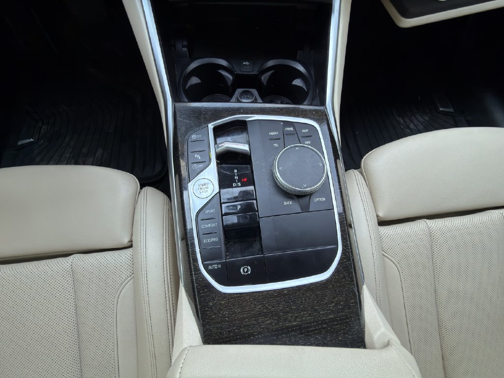 Used 2023 BMW 330i Sedan w/ Convenience Package RWD image 19