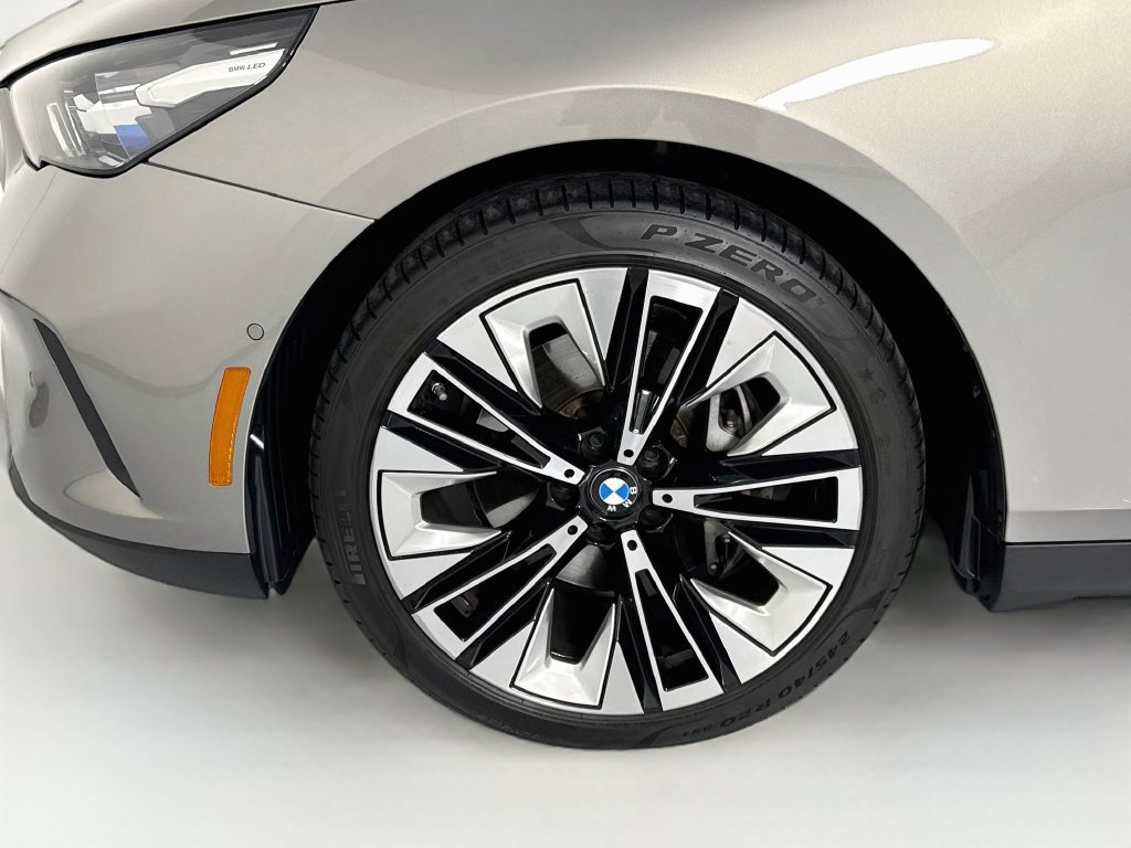 Used 2024 BMW 540i xDrive w/ Executive Package AWD/4WD image 30