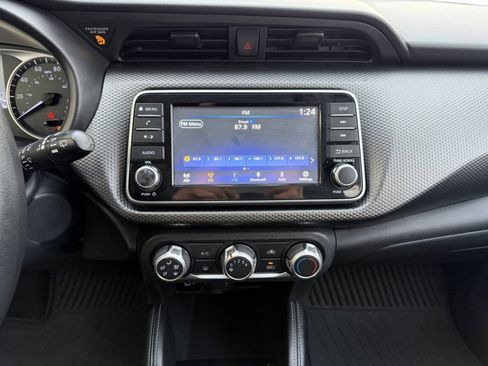 Used 2018 Nissan Kicks S image 21