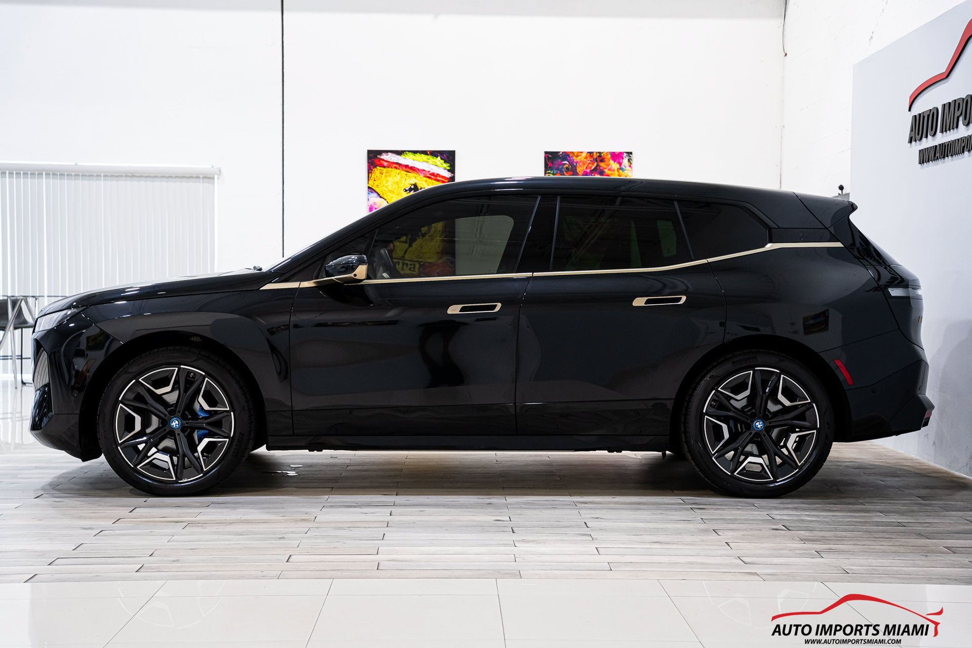 Used 2024 BMW iX xDrive50 w/ Sport Package AWD/4WD image 13